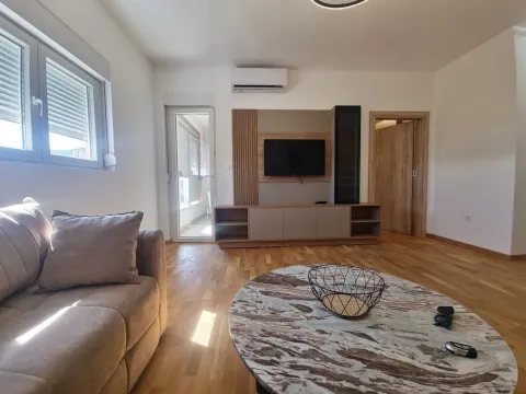 Rent, two bedroom apartment, 58m², Bečići, Budva - image 1
