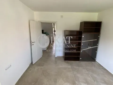 Izdavanje, kuća, 160m², Boleč, Grocka - image 18