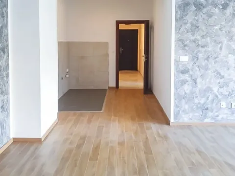 Izdavanje, trosoban stan, 90m², Momišići, Podgorica - image 4