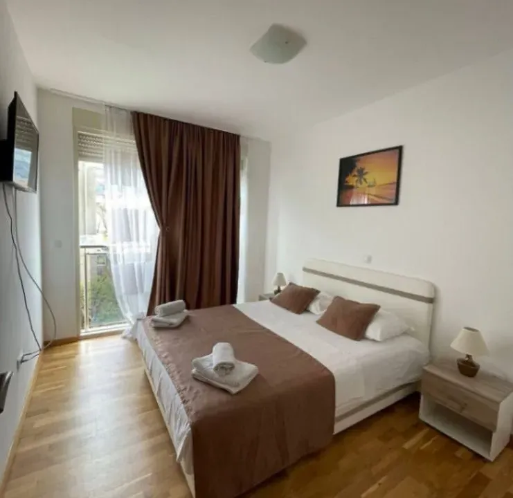 Izdavanje, jednosoban stan, 39m², Bečići, Budva