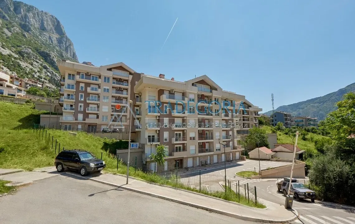 Prodaja, dvosoban stan, 120m², Dobrota, Kotor