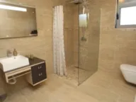 Izdavanje, kuća, 153m², Krimovica, Kotor - image 13