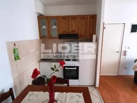 Rent, one bedroom apartment, 43m², Neimar, Vračar Sve Podlokacije - image 4