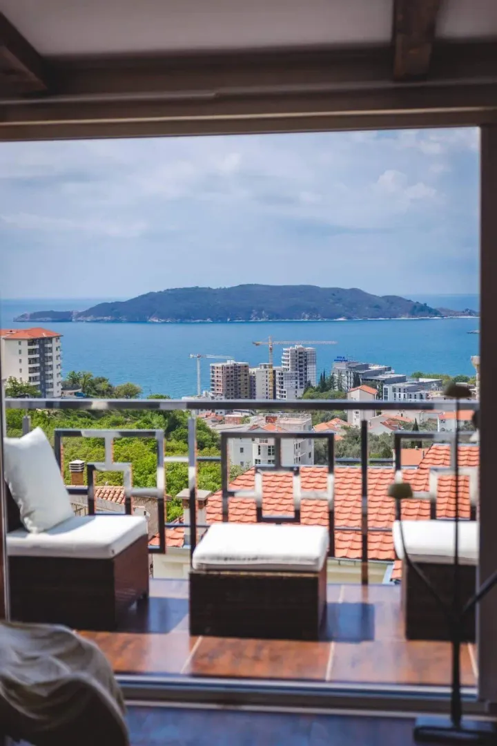 Izdavanje, kuća, 200m², Rafailovići, Budva