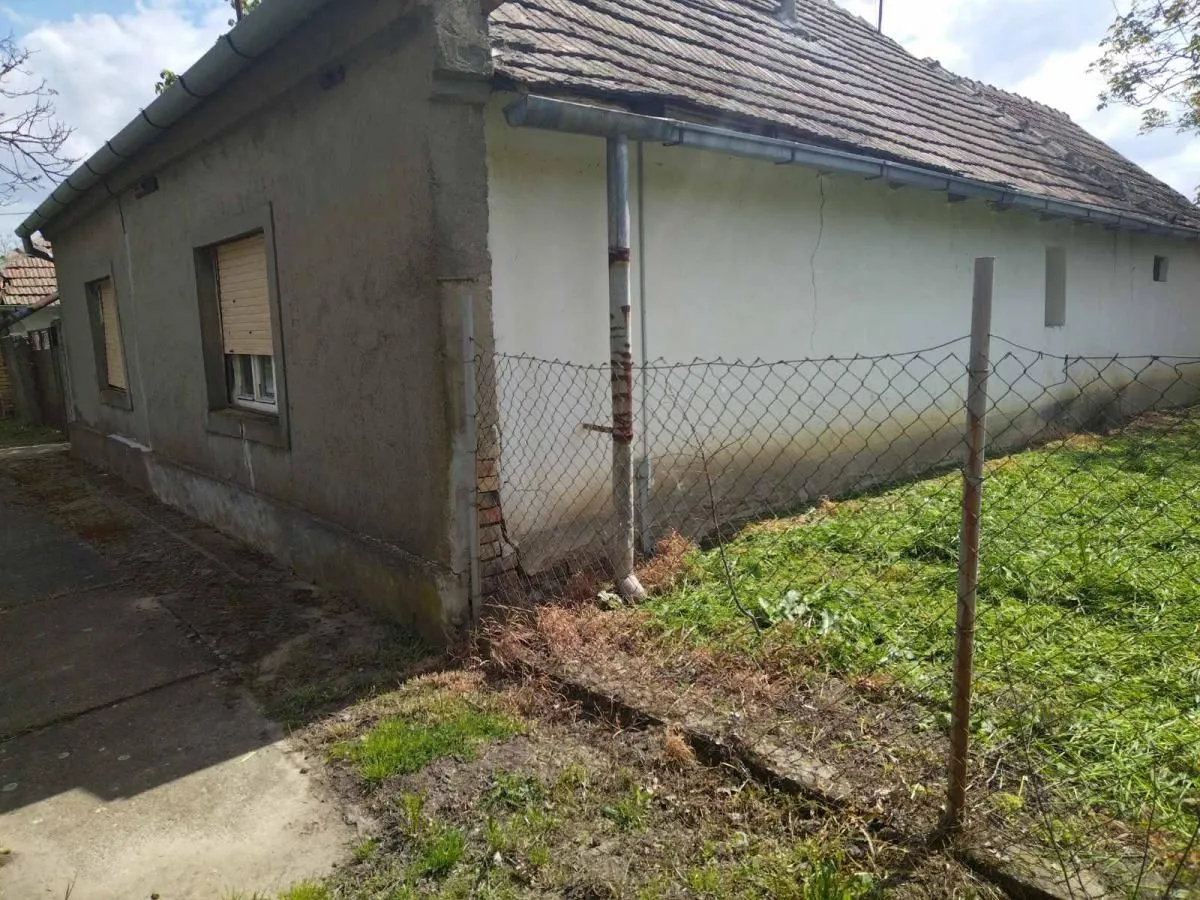 Prodaja, kuća, 130m², Taraš, Zrenjanin