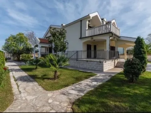 Izdavanje, petosoban stan, 400m², Zabjelo, Podgorica - image 2