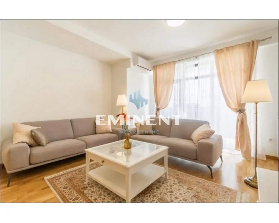 Izdavanje, trosoban stan, 86m², Savski Venac, Beograd
