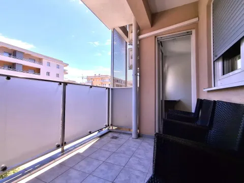 Izdavanje, poslovni prostor, 75m², City Kvart, Podgorica - image 12