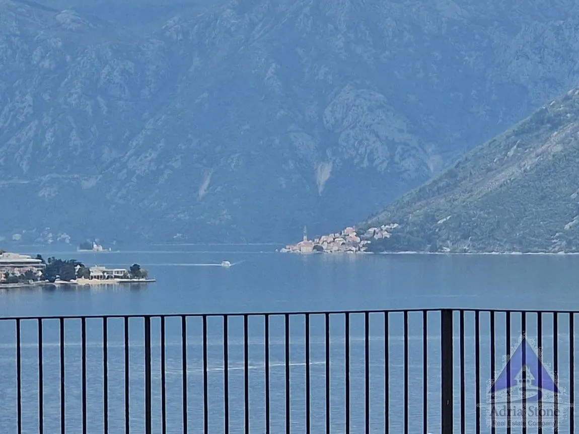 Prodaja, četvorosoban stan, 200m², Dobrota, Kotor