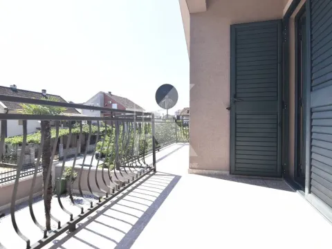 Rent, house, 200m², Stari Aerodrom, Podgorica - image 22