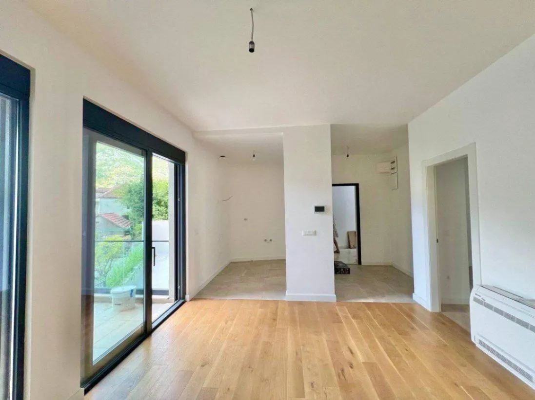 Prodaja, dvosoban stan, 72m², Dobrota, Kotor