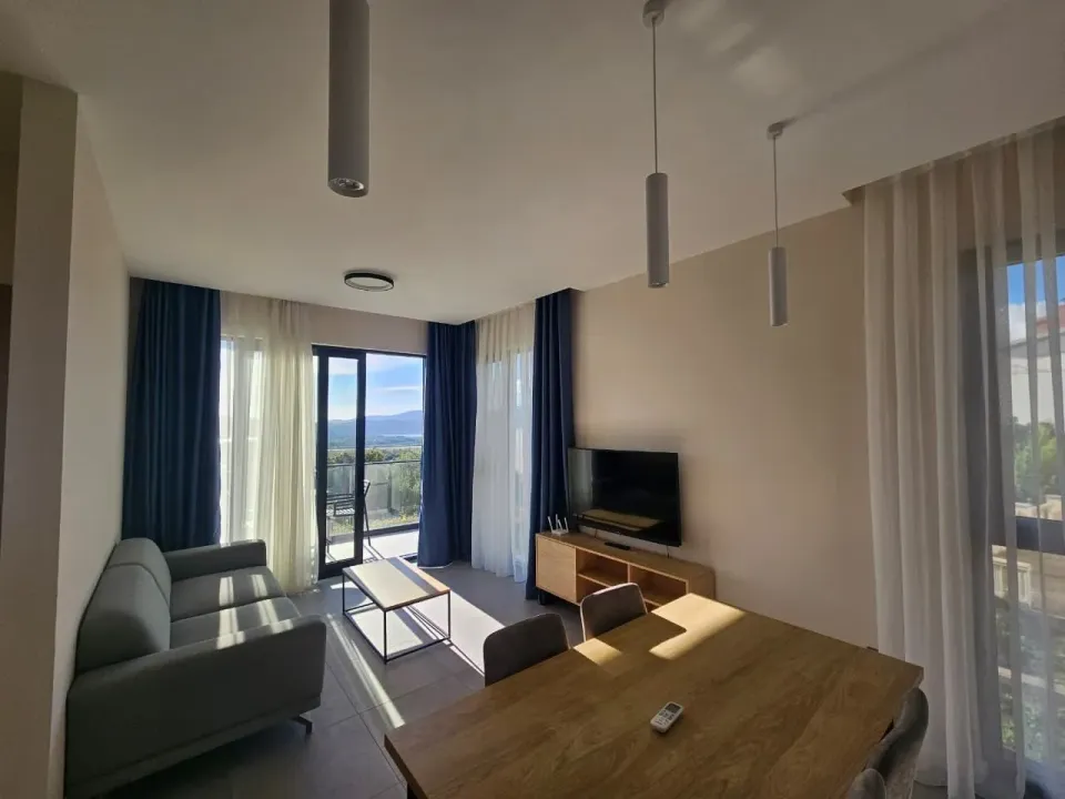 Izdavanje, jednosoban stan, 44m², Tivat, Crna Gora