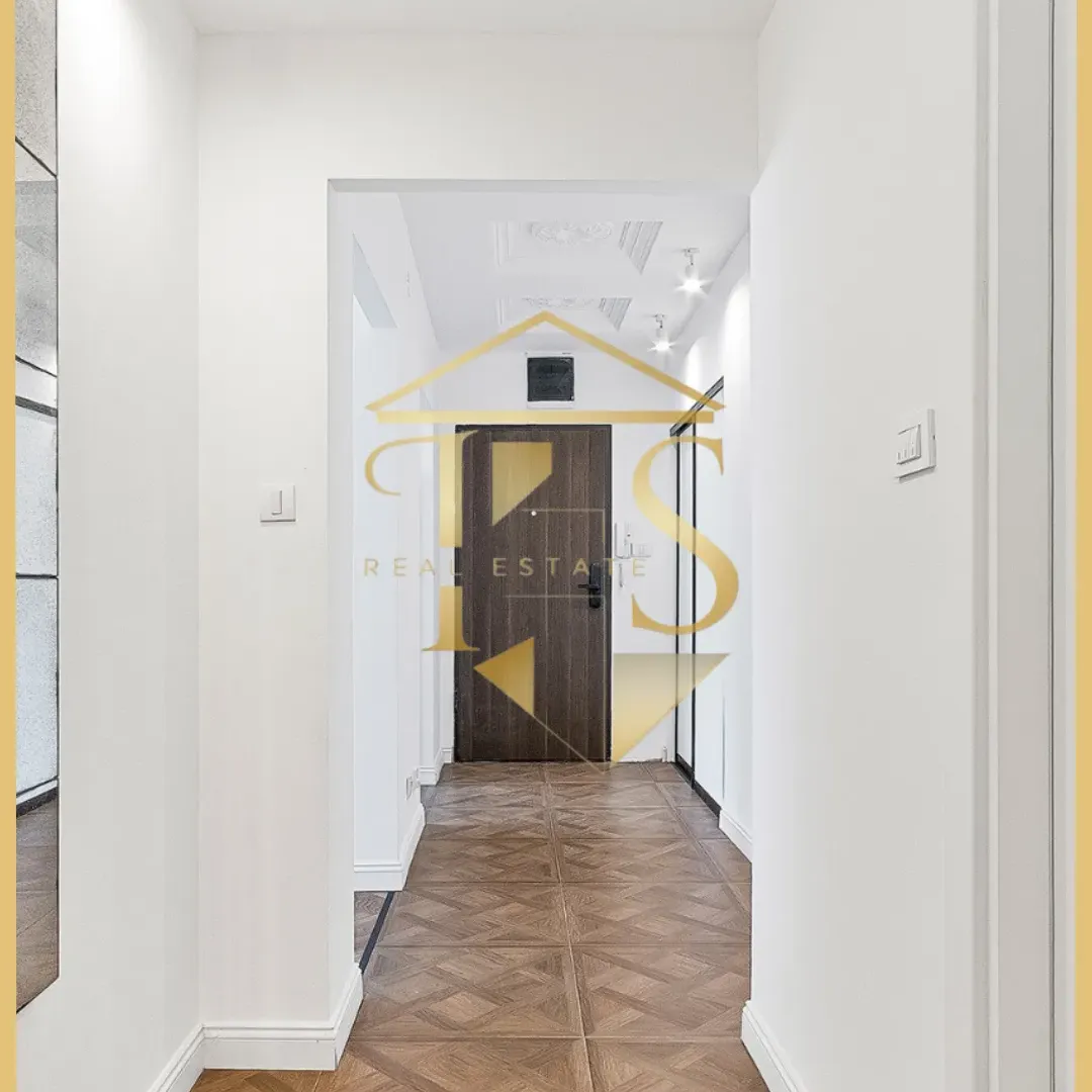 Izdavanje, dvosoban stan, 77m², Centar, Tivat