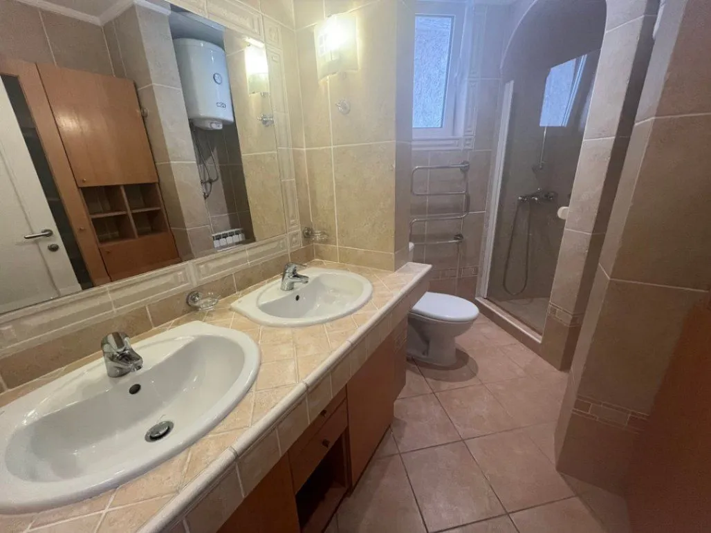 Izdavanje, petosoban stan, 203m², Vračar Hram, Vračar Sve Podlokacije