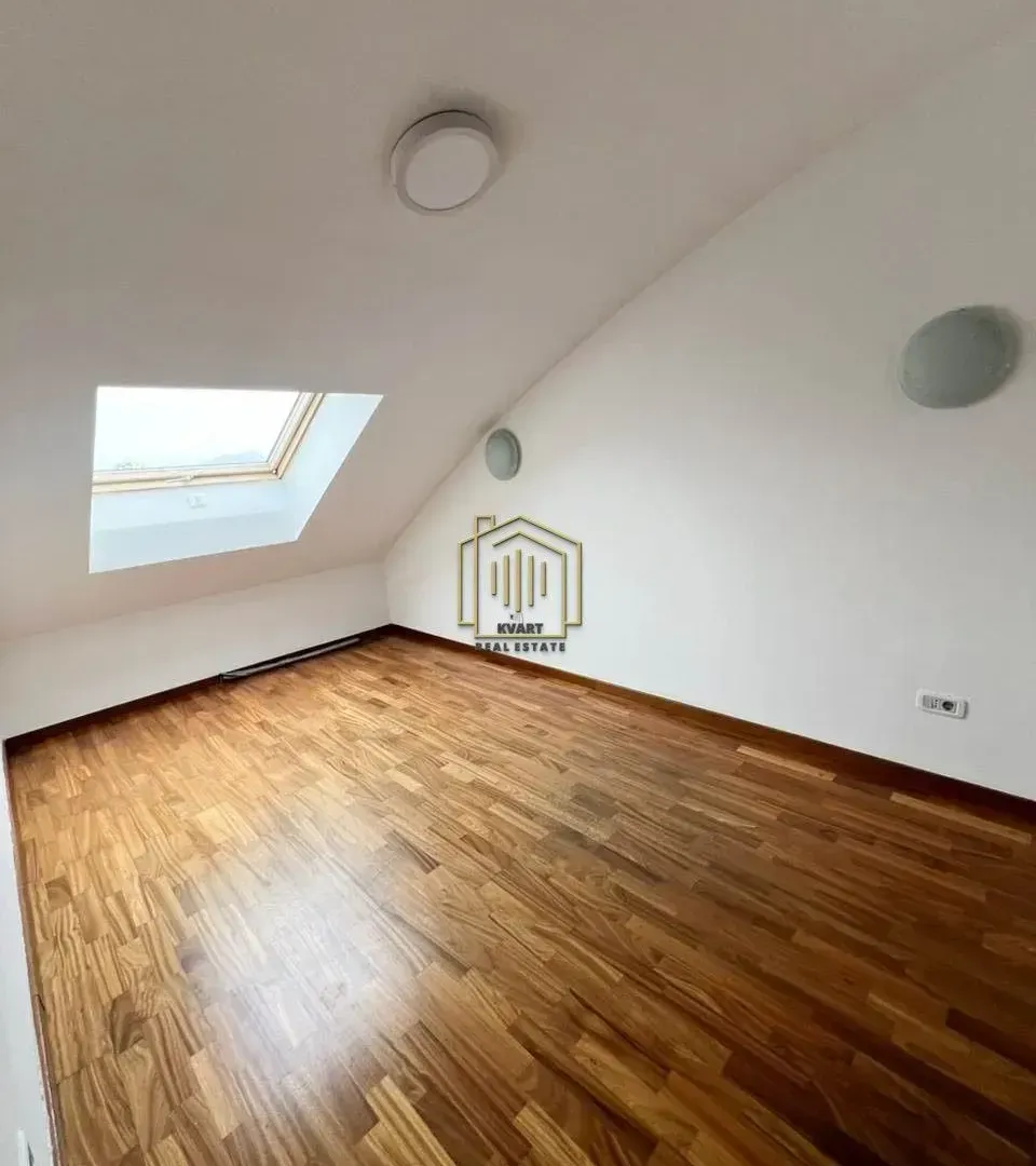 Prodaja, četvorosoban stan, 220m², Preko Morače, Podgorica