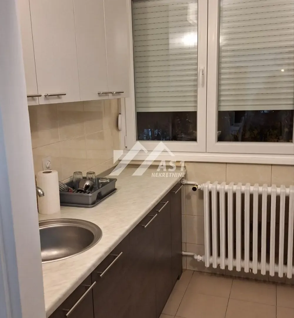Izdavanje, dvosoban stan, 43m², Bulevar Oslobodjenja, Novi Sad Sve Podlokacije
