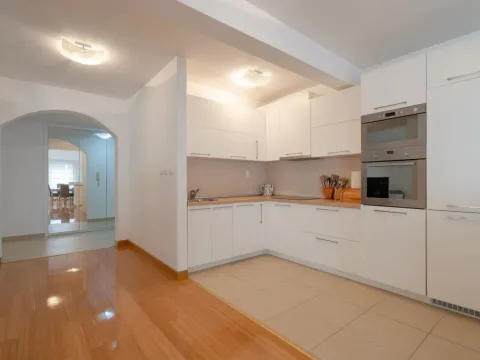 Sale, three bedroom apartment, 222m², Budva, Crna Gora - image 18