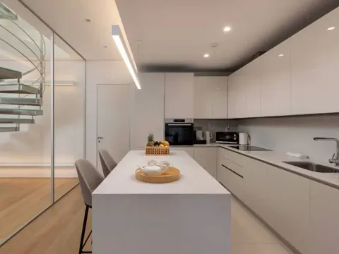 Prodaja, četvorosoban stan, 519m², Dukley Gardens, Budva - image 8