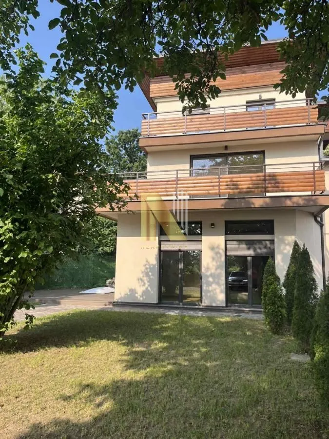 Izdavanje, kuća, 247m², Sremska Kamenica, Petrovaradin