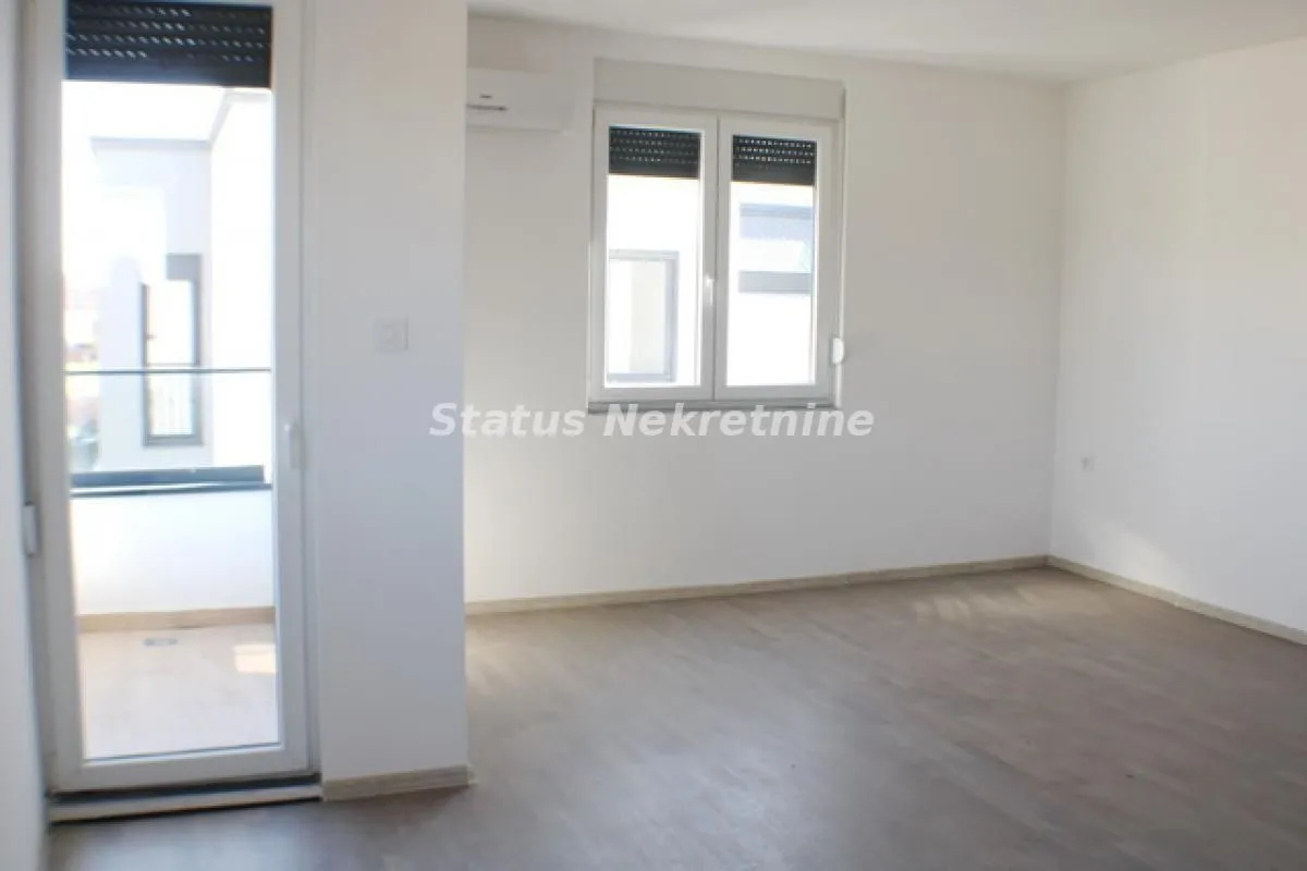 Prodaja, trosoban stan, 77m², Petrovaradin, Novi Sad