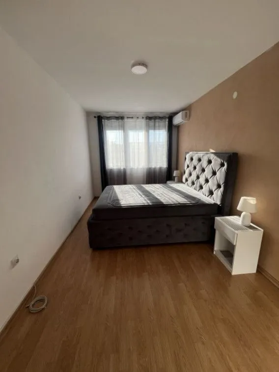 Izdavanje, dvosoban stan, 70m², Centar, Bar