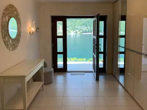 Rent, house, 513m², Lepetani, Tivat - image 4