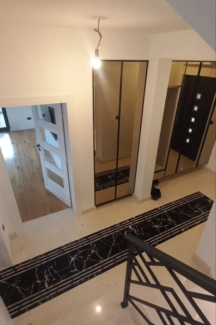 Izdavanje, kuća, 180m², Gornja Gorica, Podgorica