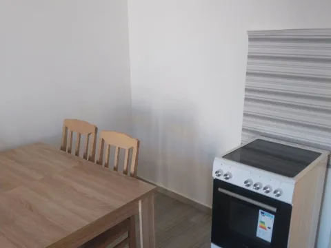 Izdavanje, jednosoban stan, 40m², Radanovići, Kotor - image 6