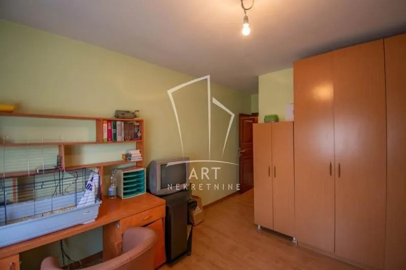 Sale, house, 238m², Petlovo Brdo, Beograd