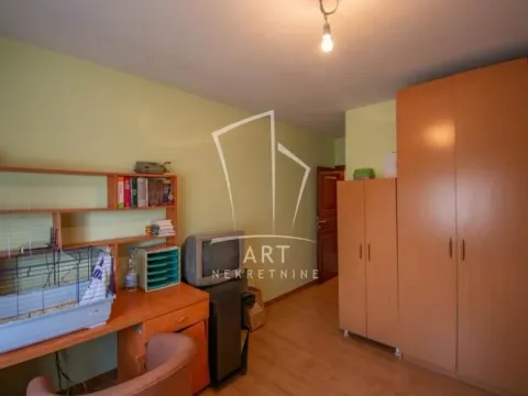 Prodaja, kuća, 238m², Petlovo Brdo, Beograd - image 17