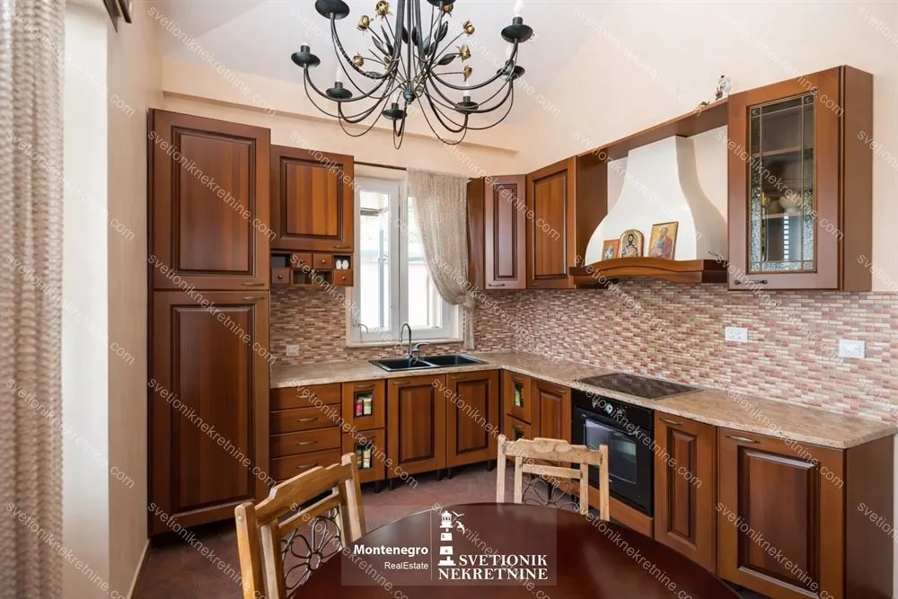 Prodaja, trosoban stan, 106m², Centar, Herceg Novi