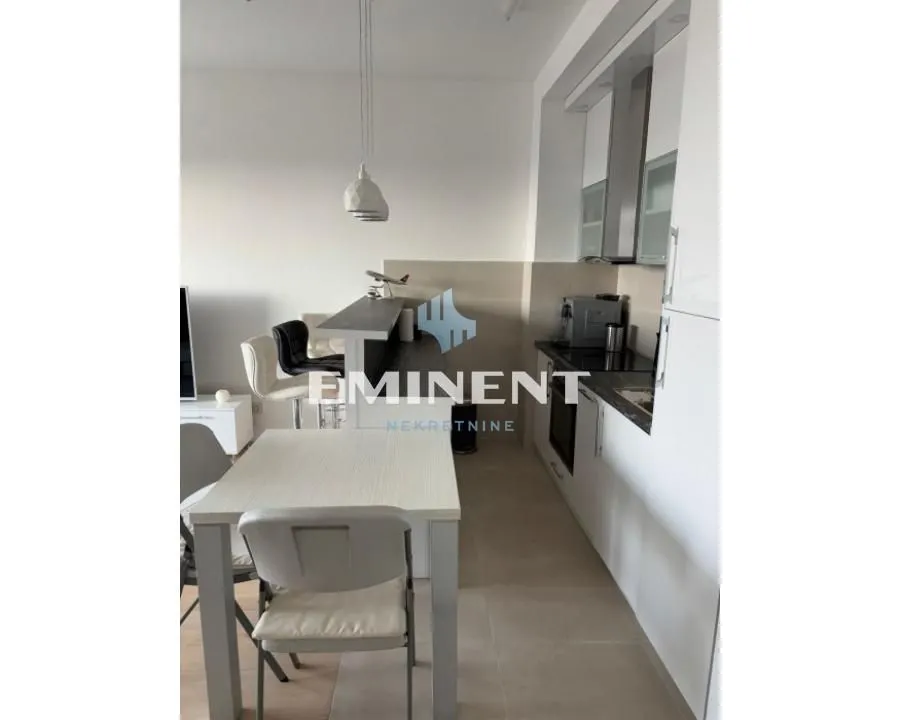 Izdavanje, dvosoban stan, 60m², Novi Beograd Blok 67, Novi Beograd Sve Podlokacije