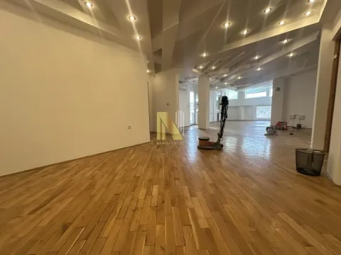 Izdavanje, poslovni prostor, 216m², Centar, Novi Sad - image 4