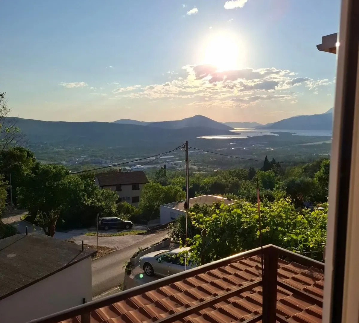 Izdavanje, dvosoban stan, 70m², Radanovići, Kotor