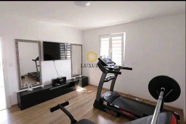 Rent, house, 250m², Tološi, Podgorica