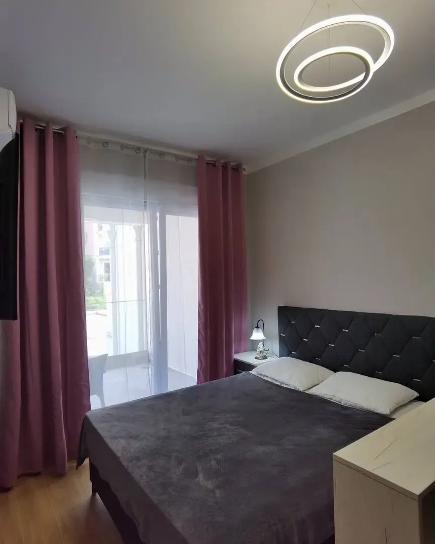 Izdavanje, jednosoban stan, 50m², Podkošljun, Budva