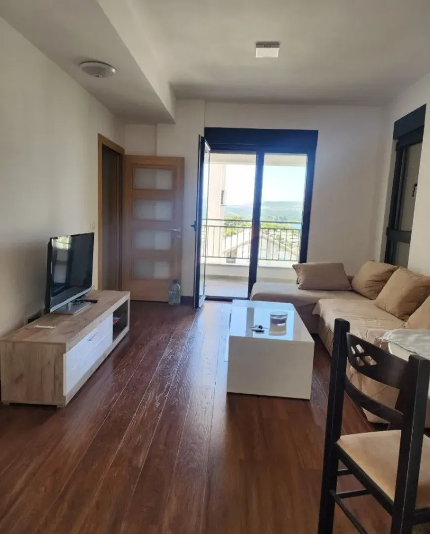 Izdavanje, dvosoban stan, 60m², Kava, Tivat