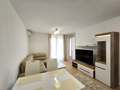 Rent, one bedroom apartment, 50m², Centar, Tivat - image 3