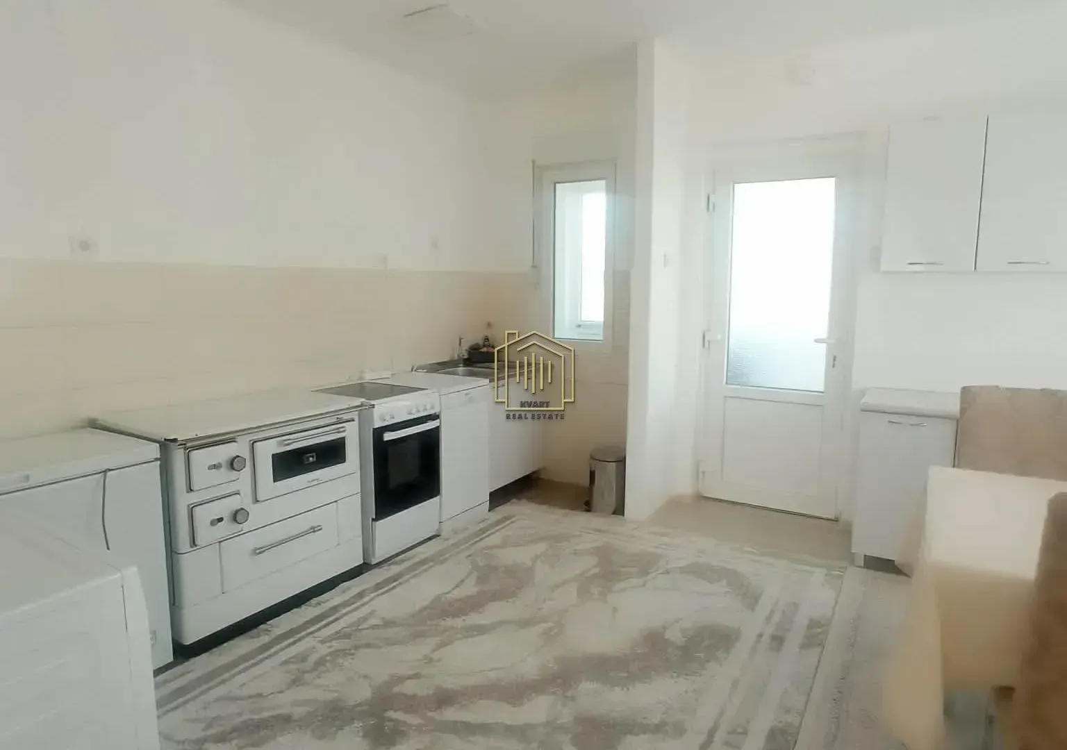 Izdavanje, dvosoban stan, 104m², Tološi, Podgorica
