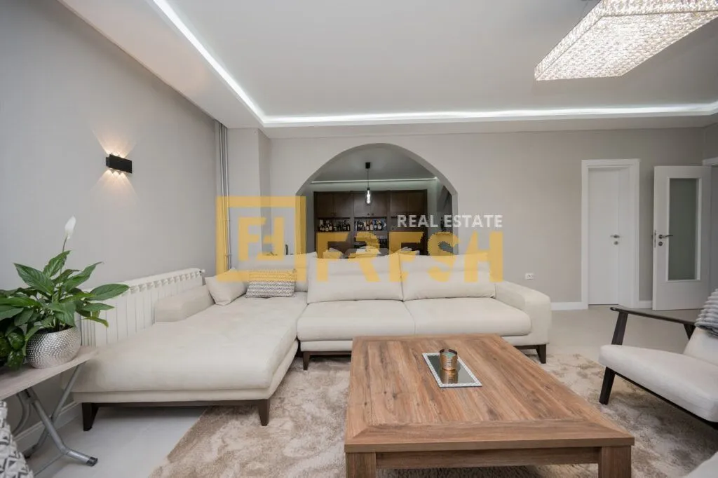 Sale, house, 350m², Vranići, Podgorica