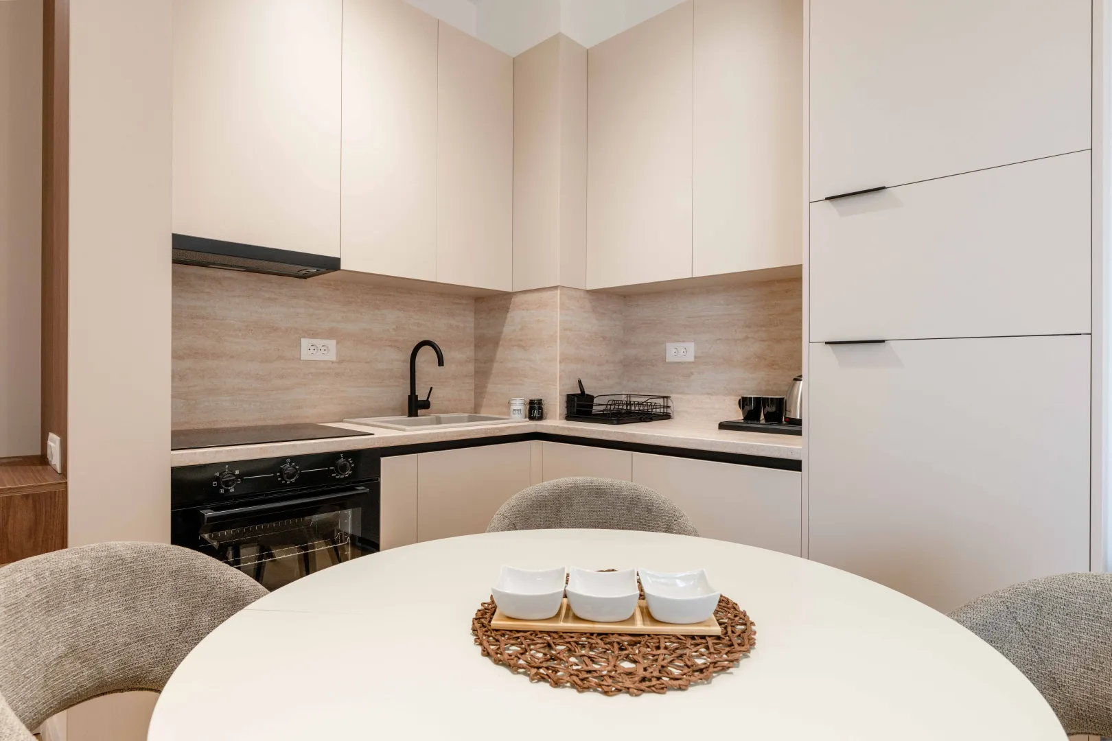 Izdavanje, jednosoban stan, 41m², Bečići, Budva