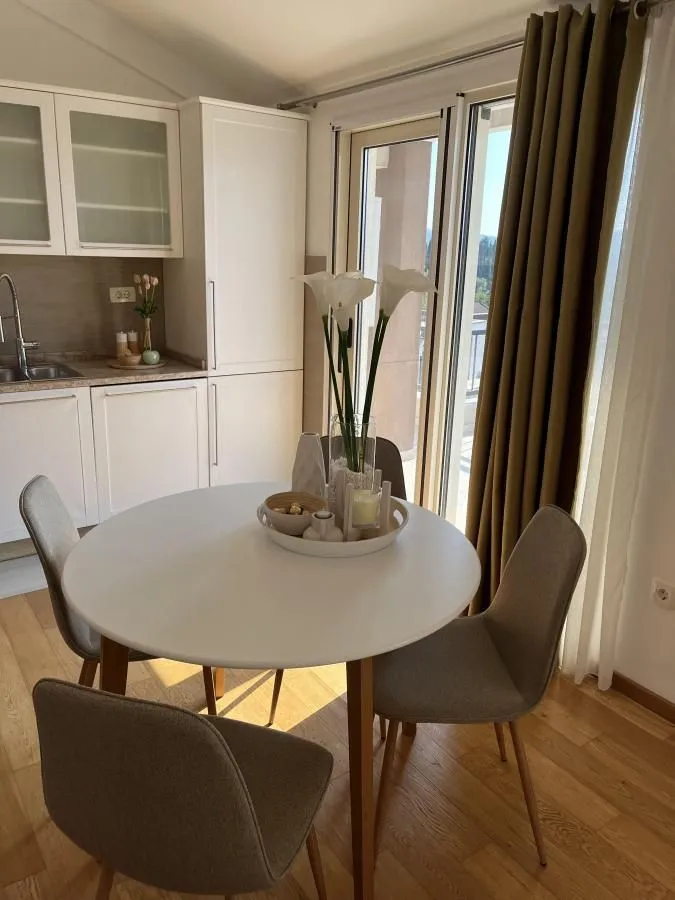 Prodaja, trosoban stan, 99m², Kalimanj, Tivat