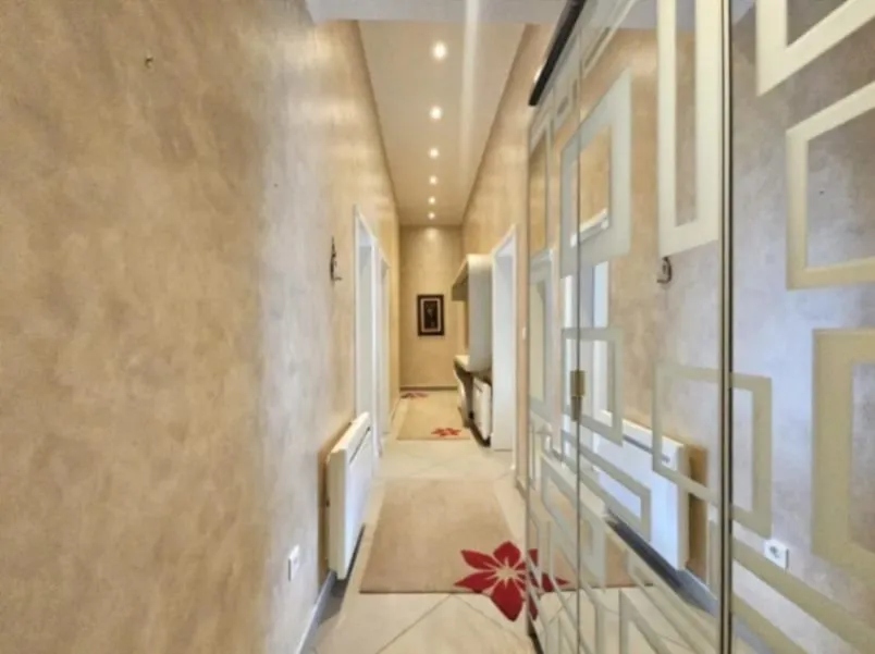 Prodaja, trosoban stan, 100m², Dobrota, Kotor