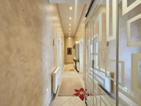 Prodaja, trosoban stan, 100m², Dobrota, Kotor - image 4