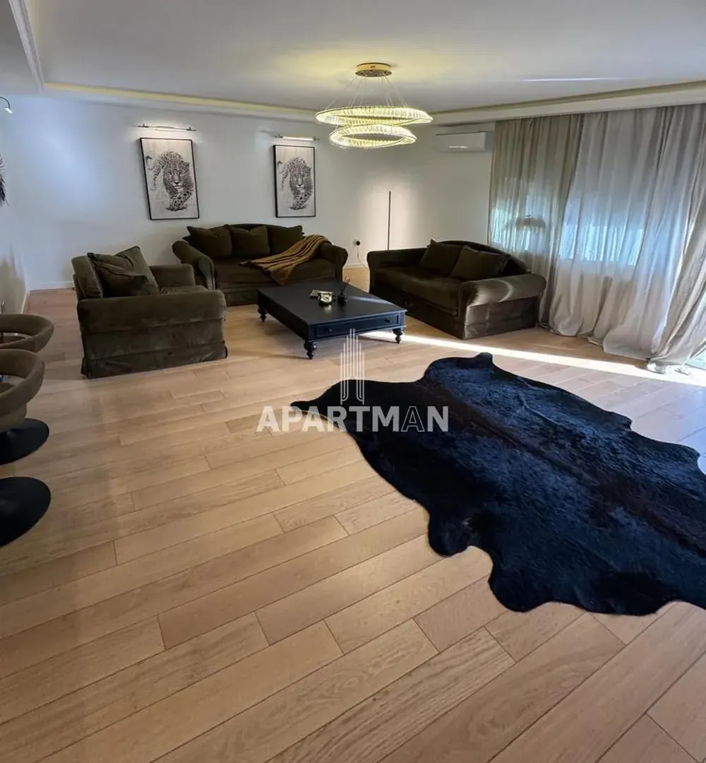 Izdavanje, dvosoban stan, 75m², Vračar Hram, Vračar Sve Podlokacije