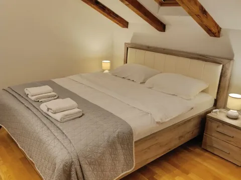 Izdavanje, trosoban stan, 111m², Kalimanj, Tivat - image 14