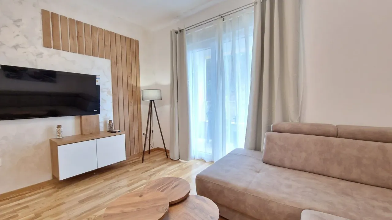 Izdavanje, jednosoban stan, 44m², Bečići, Budva
