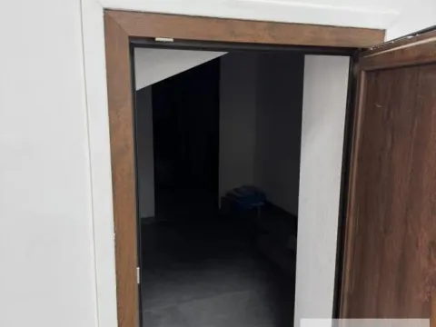 Izdavanje, poslovni prostor, 150m², Centar, Pančevo - image 11