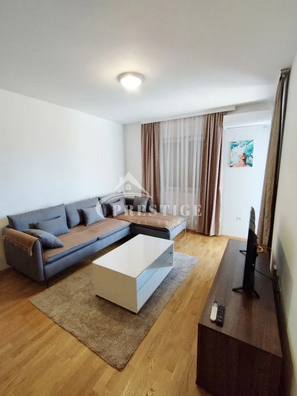 Izdavanje, dvosoban stan, 71m², Stari Aerodrom, Podgorica