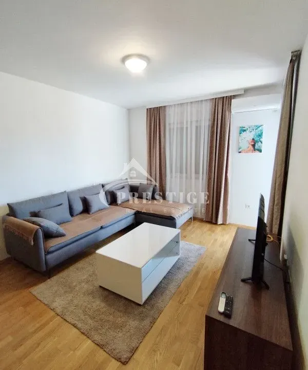 Izdavanje, dvosoban stan, 71m², Stari Aerodrom, Podgorica